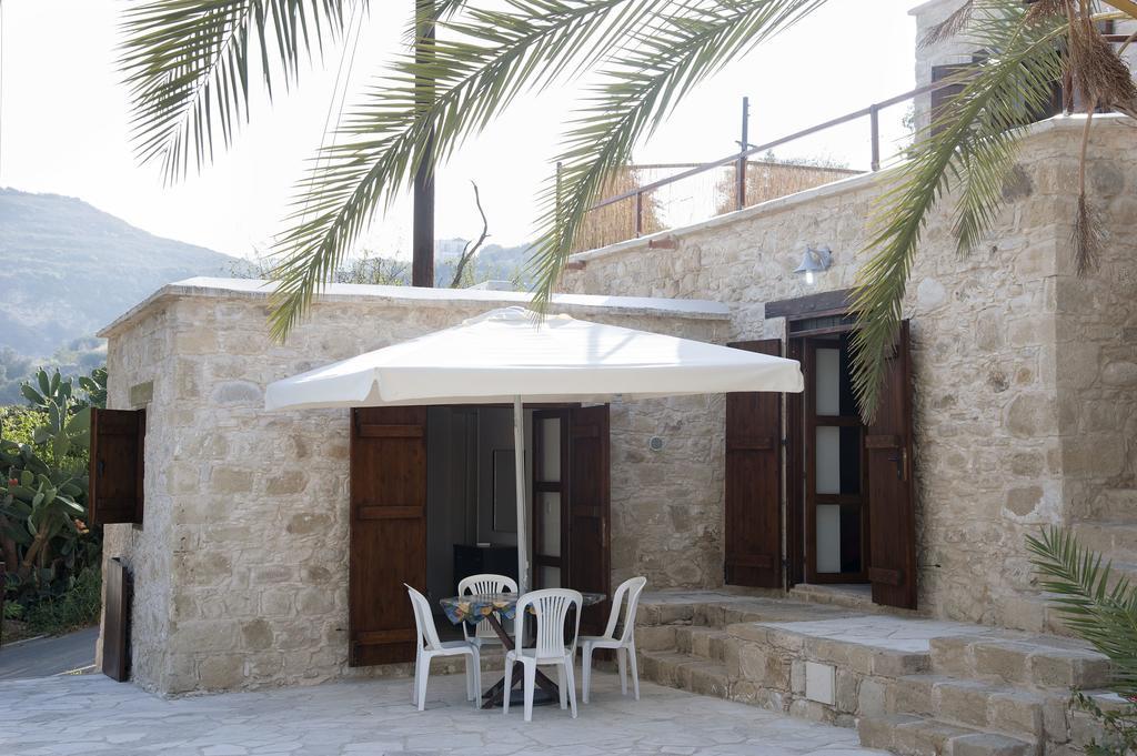 Palm Tree Oriental House And Homestay Polis Zewnętrze zdjęcie